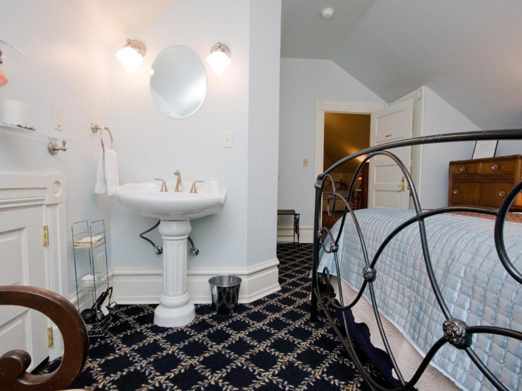 Abbey House Inn (Adults Only) Winters Dış mekan fotoğraf